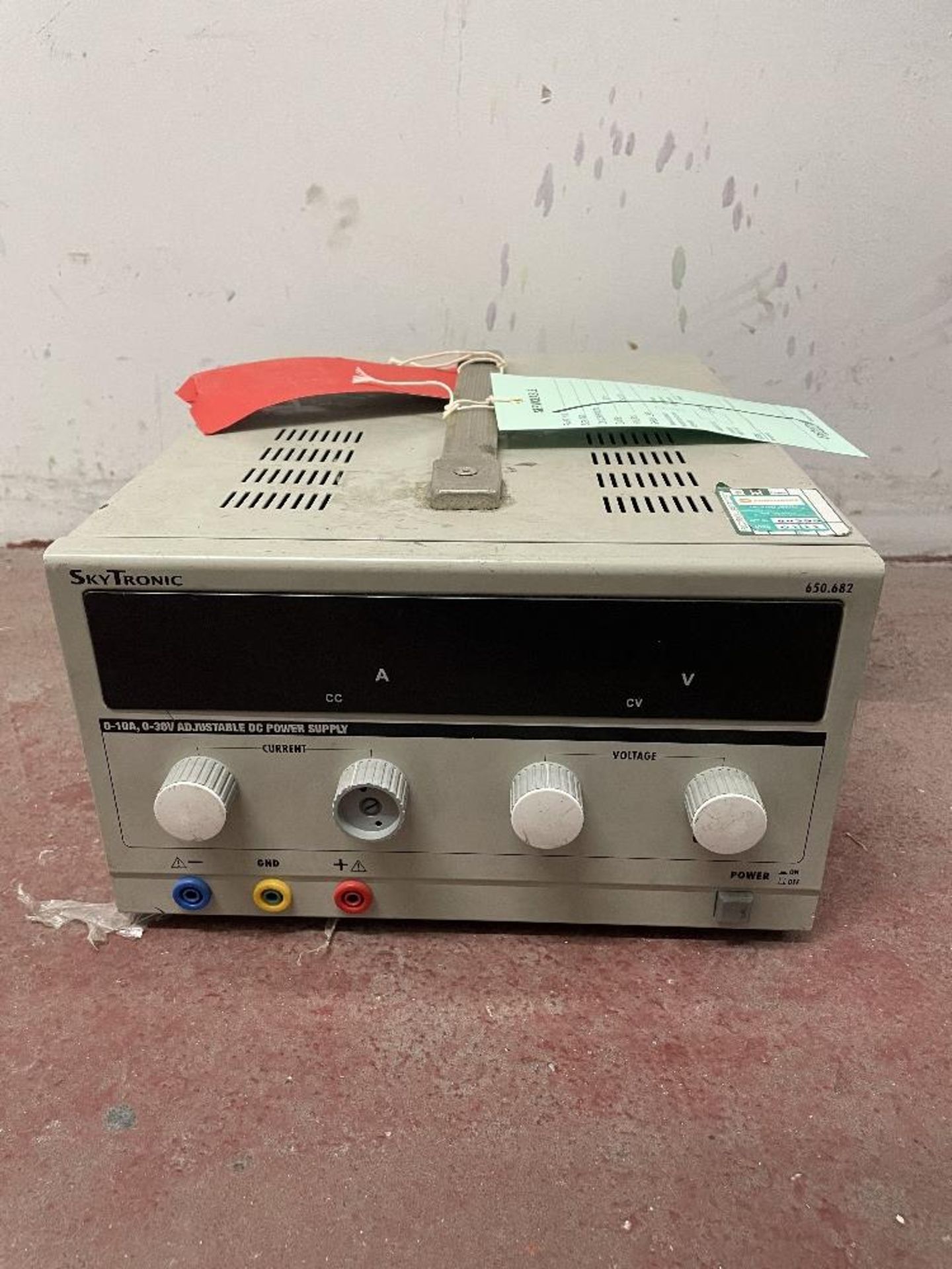 SkyTronic 650.682 Adjustable DC Power Supply