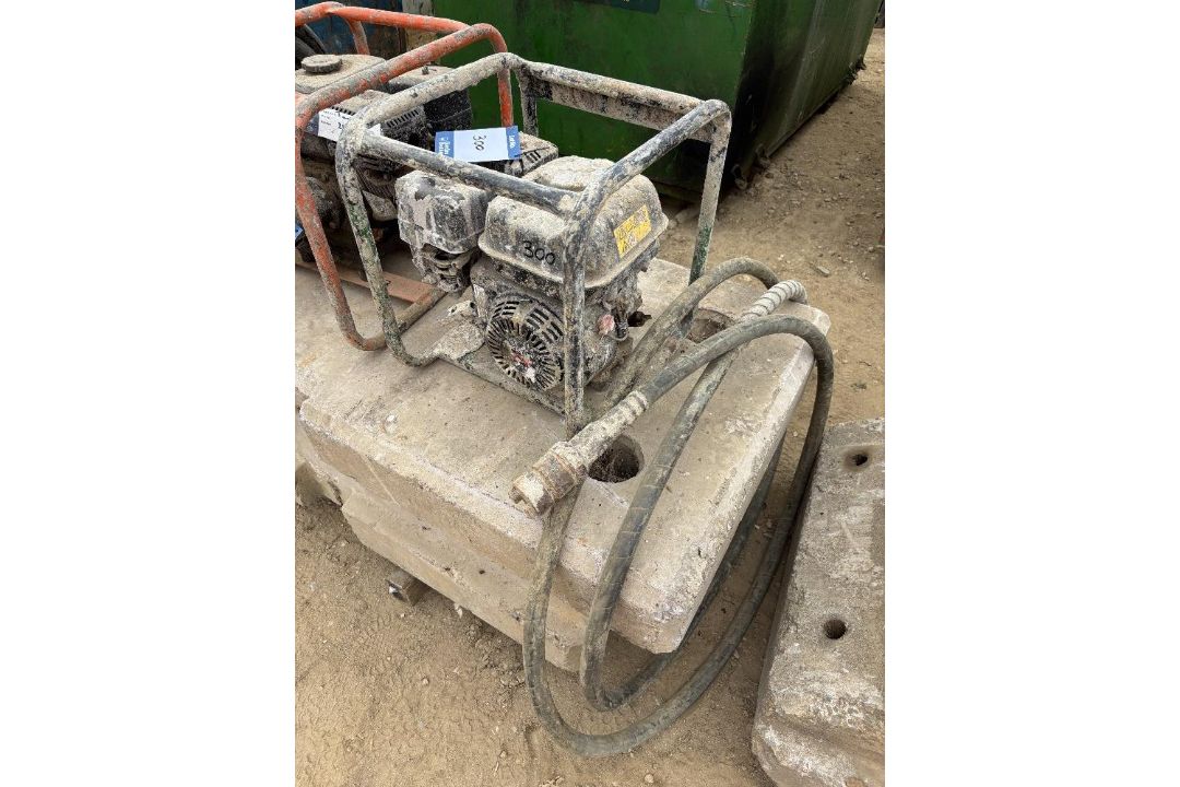Honda GX160 Petrol Generator & Concrete Vibrator - Image 1 of 3