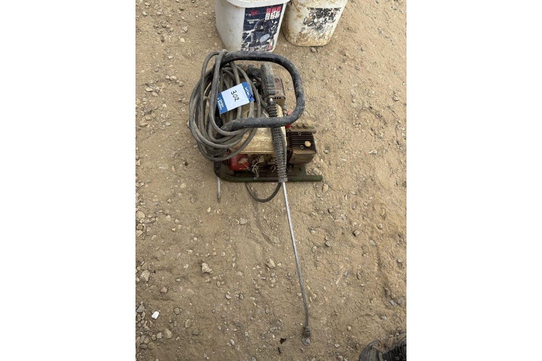 Honda GX160 Petrol Generator & Lance - Image 1 of 2