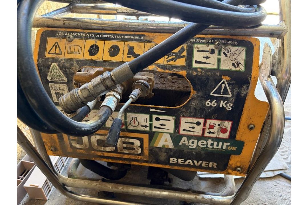 JCB Hydraulic Power Pack with HM25 Breaker - Image 7 of 7