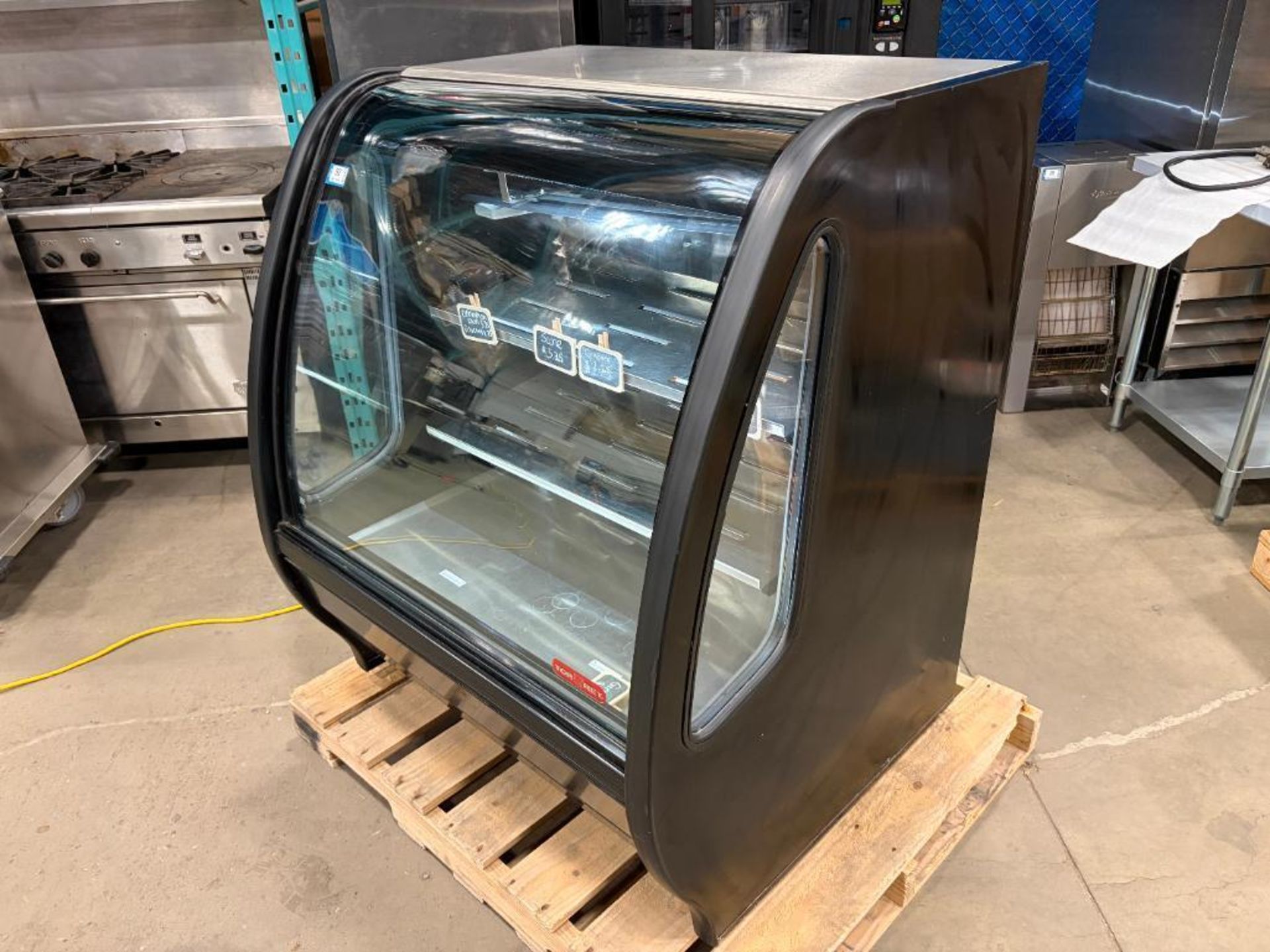 TORREY TEM100NL-UL 40" CURVED GLASS REFRIGERATED DISPLAY CASE - Image 11 of 14