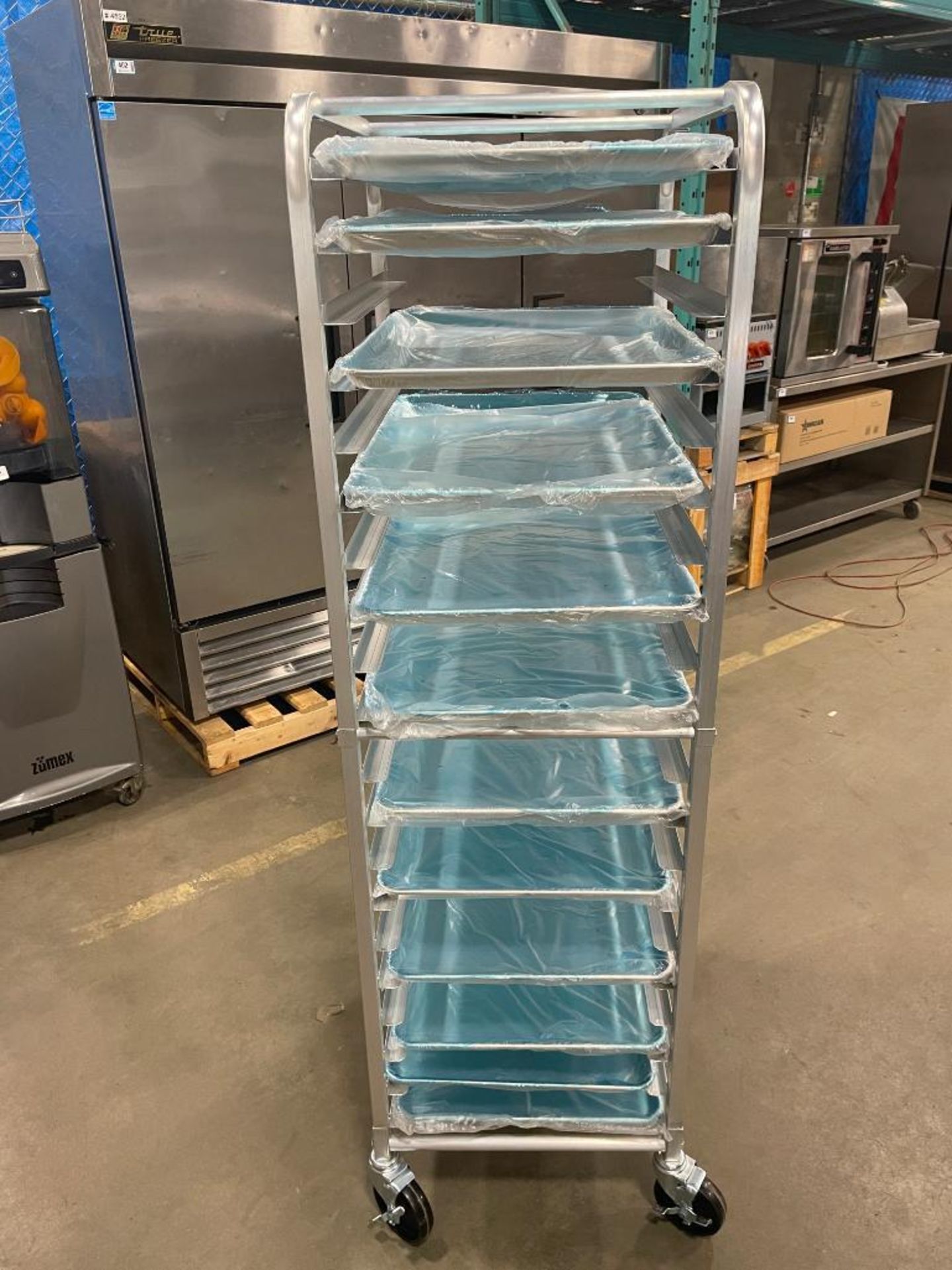 20-SLOT ALUMINUM CURVED TOP BUN PAN RACK WITH 12 FULL SIZE BUN PANS - NEW - Image 2 of 9
