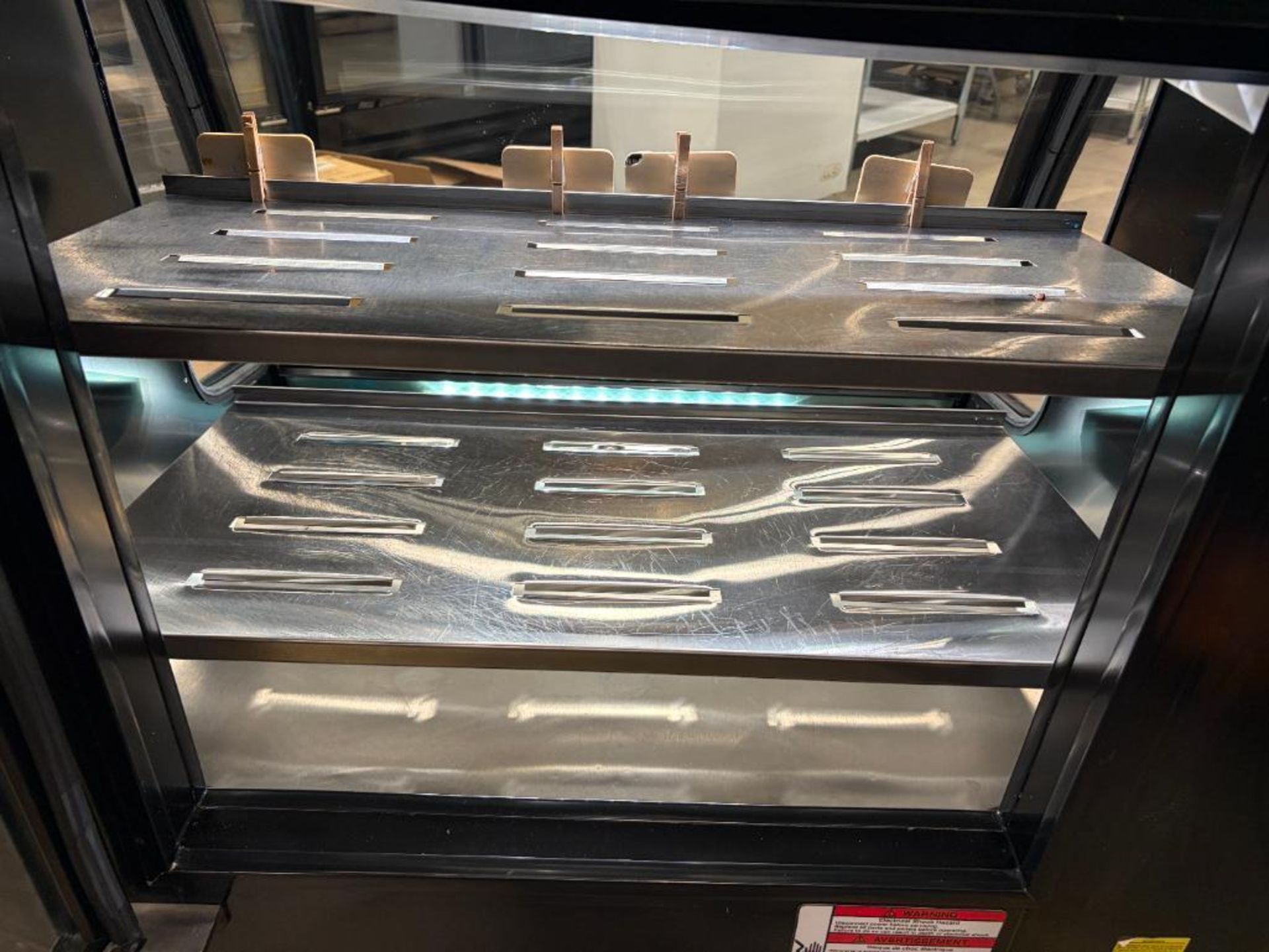 TORREY TEM100NL-UL 40" CURVED GLASS REFRIGERATED DISPLAY CASE - Image 13 of 14