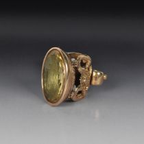 A GOLD AND CITRINE ARMORIAL FOB SEAL EARLY 19TH CENTURY