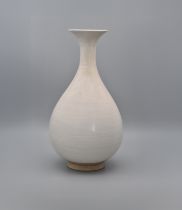A CHINESE CREAM-GLAZED STONEWARE PEAR-SHAPED VASE, (YUHUCHUNPING) NORTHERN SONG DYNASTY, 12TH/13TH