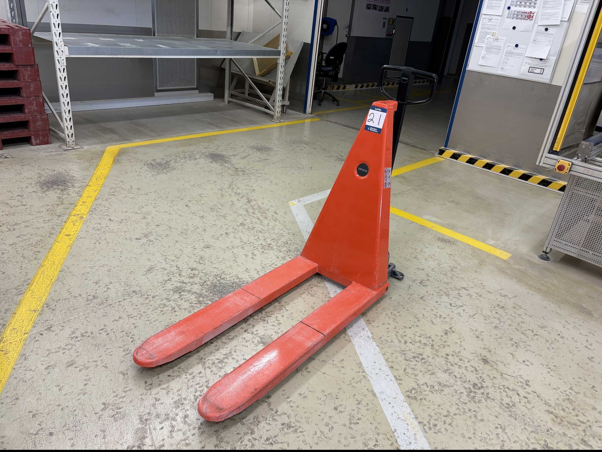Toyota HHM100 high lifter hydraulic pallet truck, 1000kg maximum capacity, S/No.4581246, year 2024