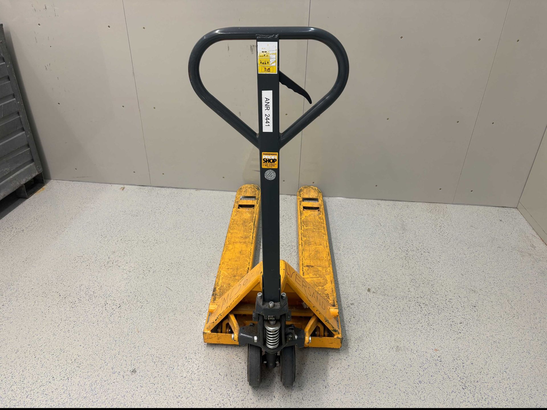 Jungheinrich DF20 2000kg capacity hydraulic pallet truck. Forks 550mm x 1150mm. S/No 100821106- - Image 2 of 4