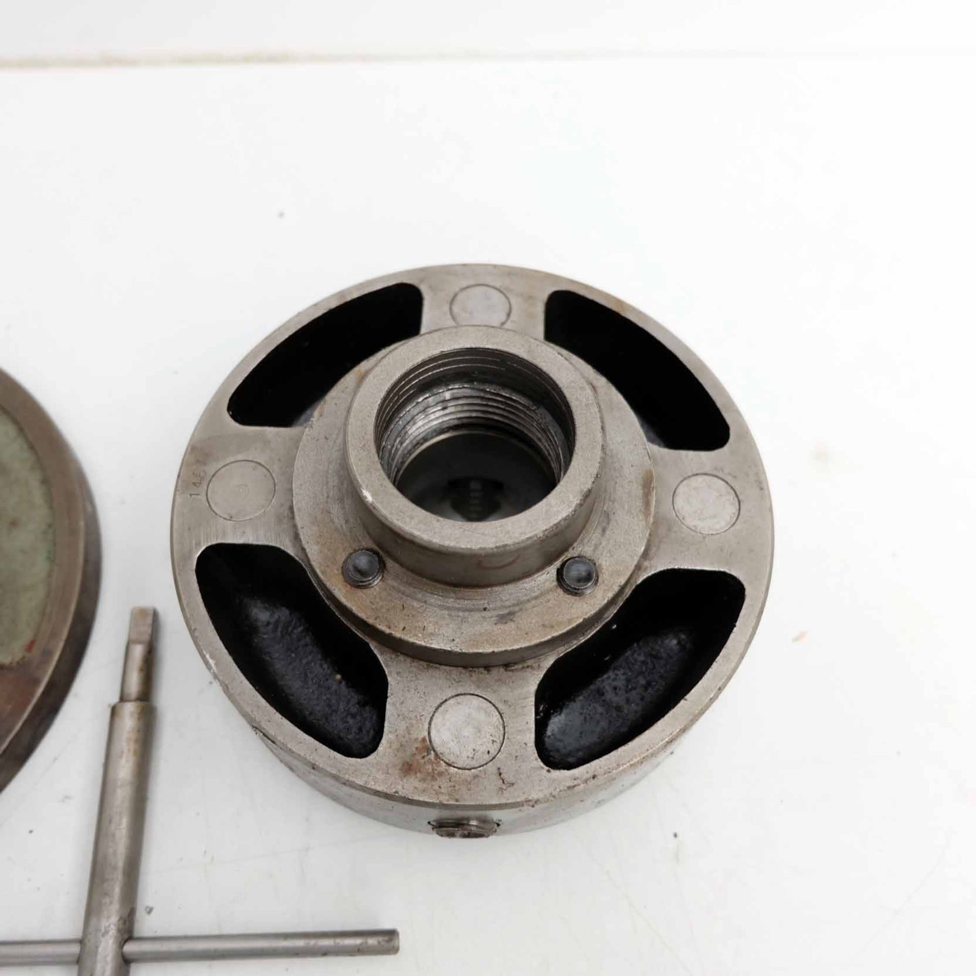 6" Four Jaw Chuck and 7 1/2" Face Plate to Suit Smart & Brown Lathes. Spindle Fitting 1 3/4" x 8 TPI - Image 5 of 6