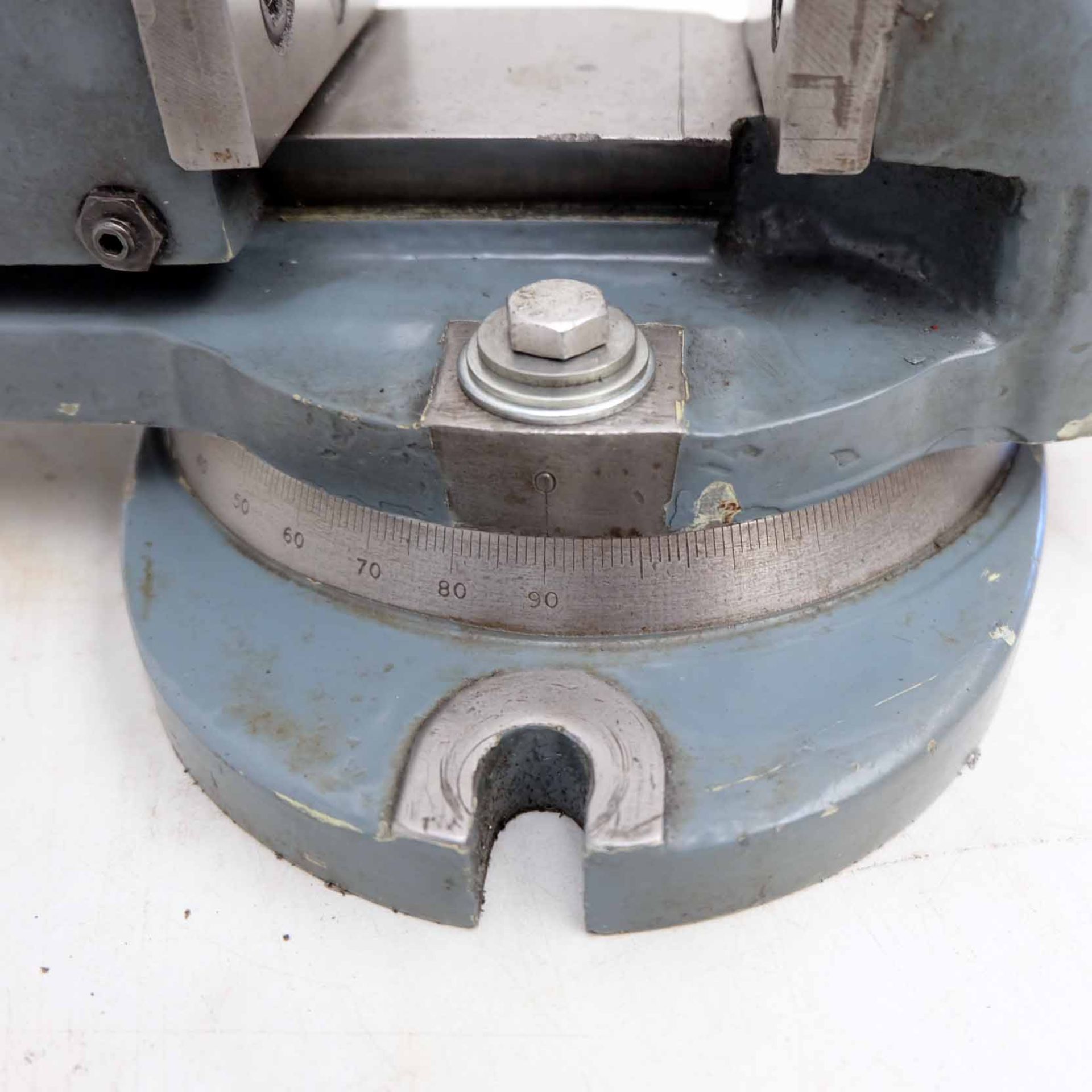 4" Swivelliing Machine Vice. Jaws 4" x 1 1/2". Max Opening 2 3/4". Overall Height 4 3/8". - Image 4 of 5