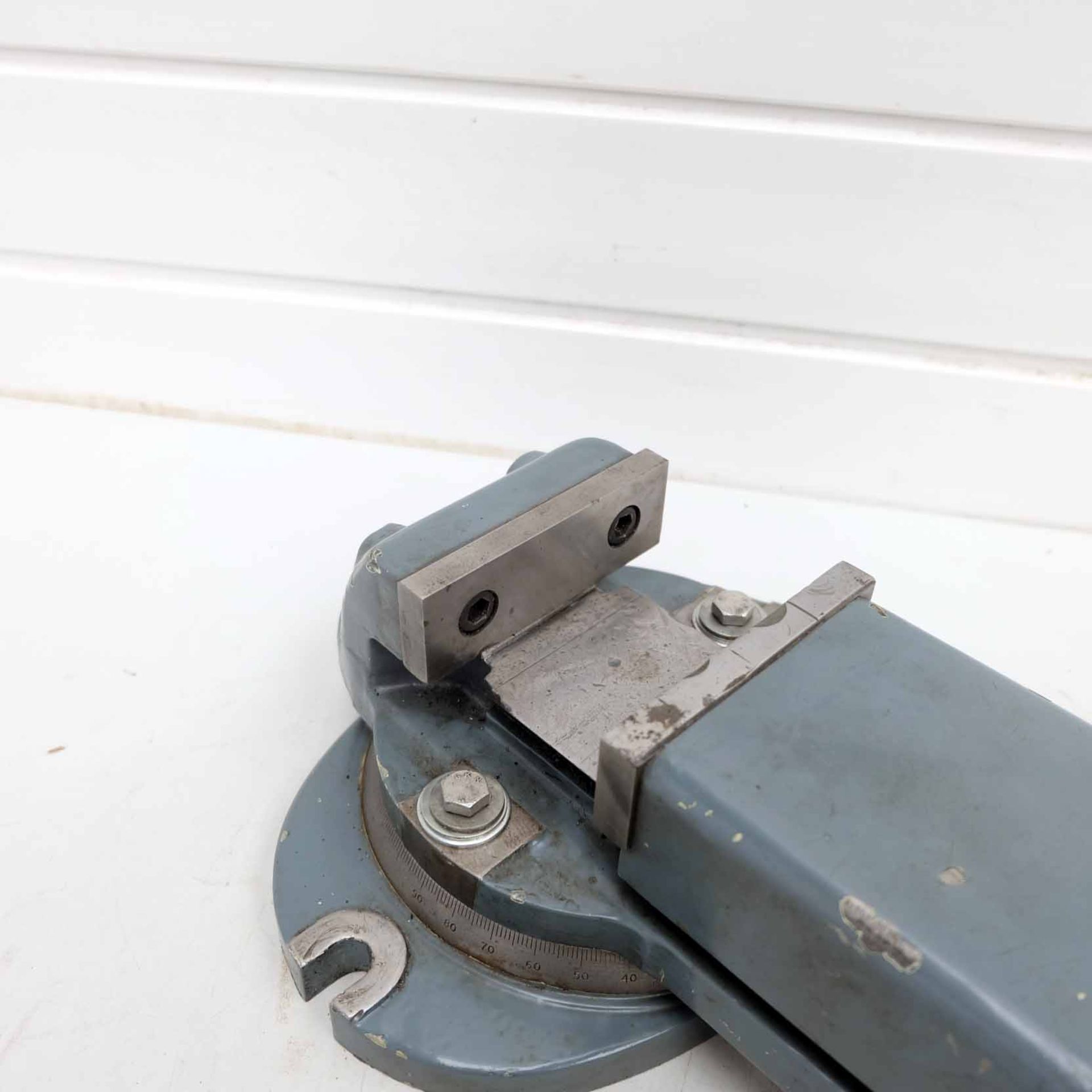 4" Swivelliing Machine Vice. Jaws 4" x 1 1/2". Max Opening 2 3/4". Overall Height 4 3/8". - Image 2 of 5