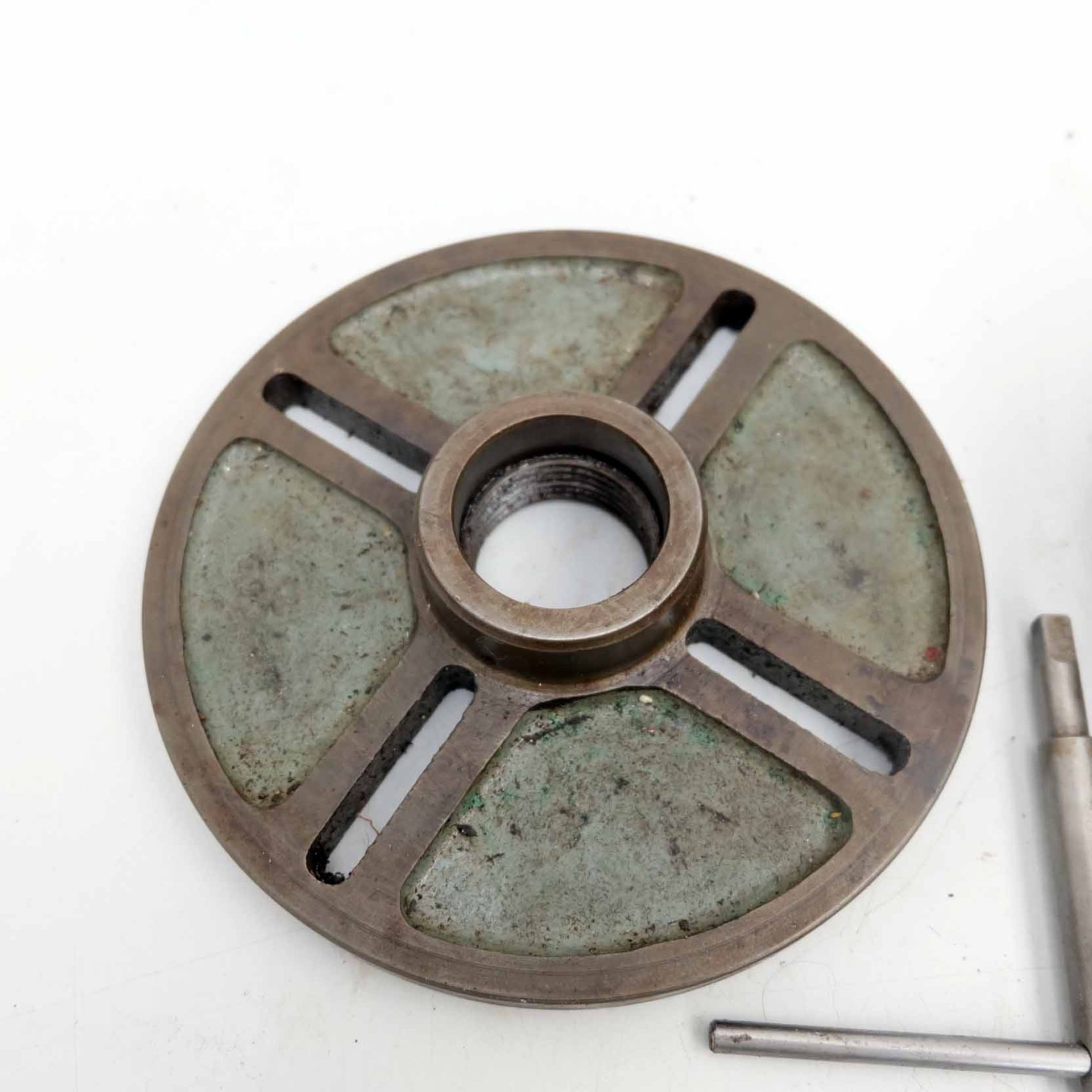 6" Four Jaw Chuck and 7 1/2" Face Plate to Suit Smart & Brown Lathes. Spindle Fitting 1 3/4" x 8 TPI - Image 6 of 6
