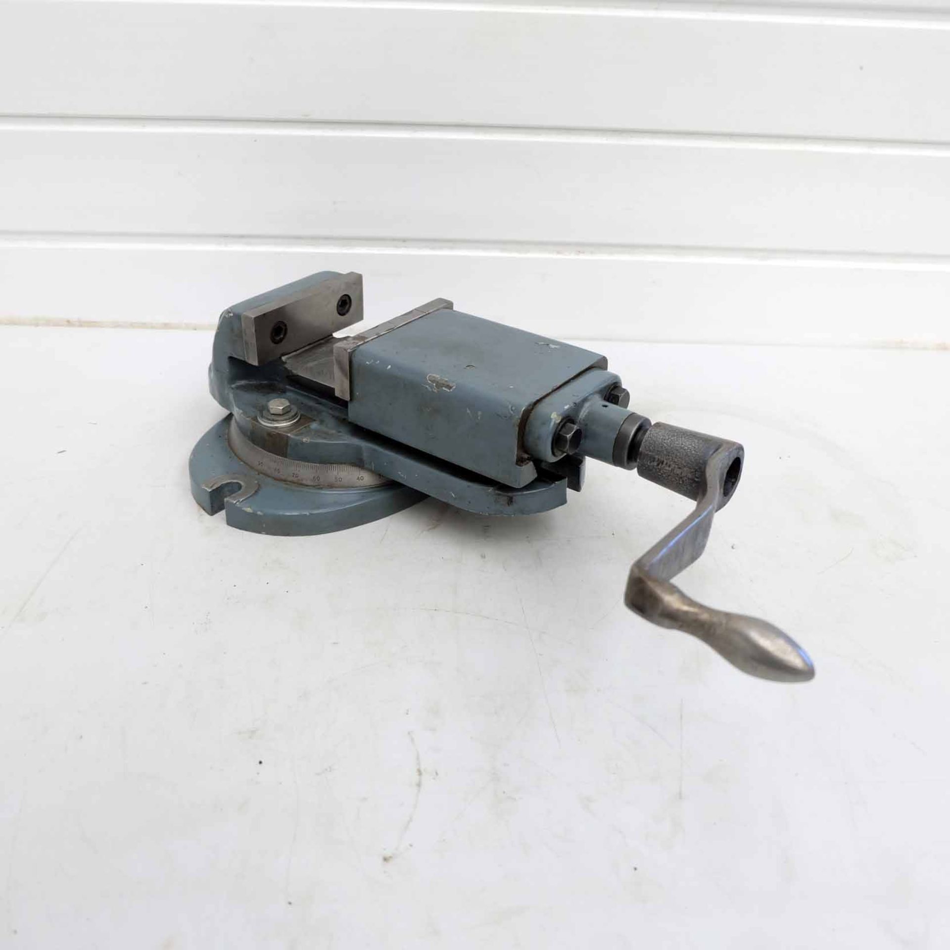 4" Swivelliing Machine Vice. Jaws 4" x 1 1/2". Max Opening 2 3/4". Overall Height 4 3/8".