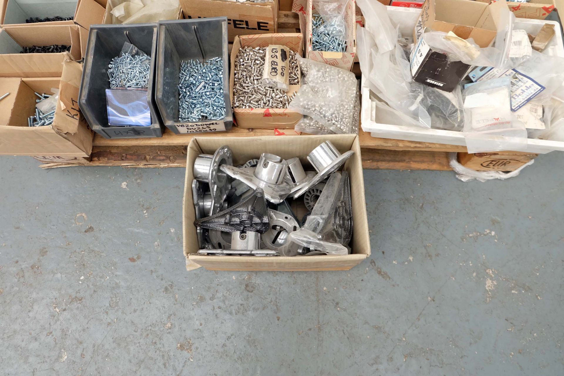Quantity of Various Fixtures & Fittings. Including Screws, Dowels & Leg Brackets. - Image 6 of 7