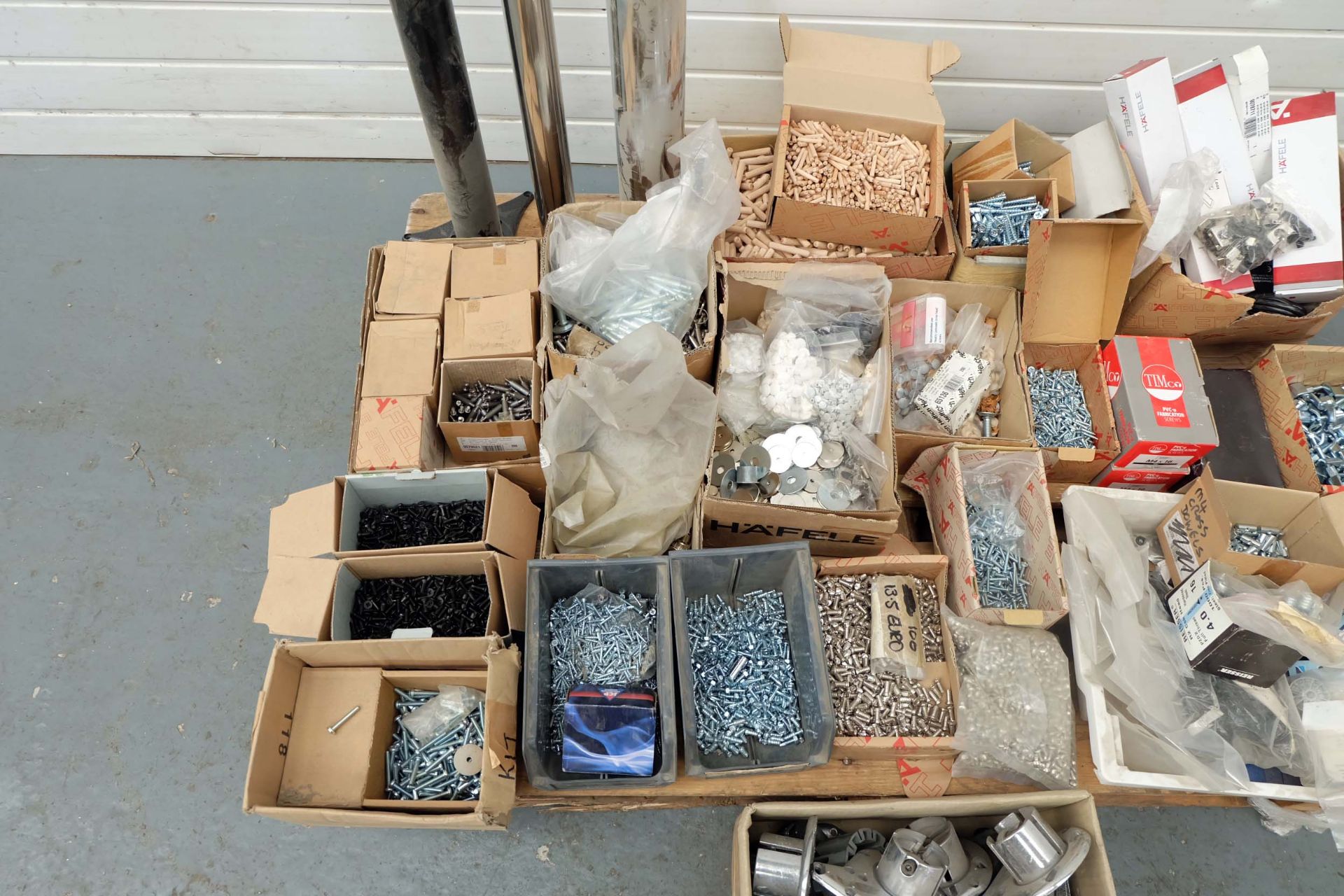 Quantity of Various Fixtures & Fittings. Including Screws, Dowels & Leg Brackets. - Image 3 of 7