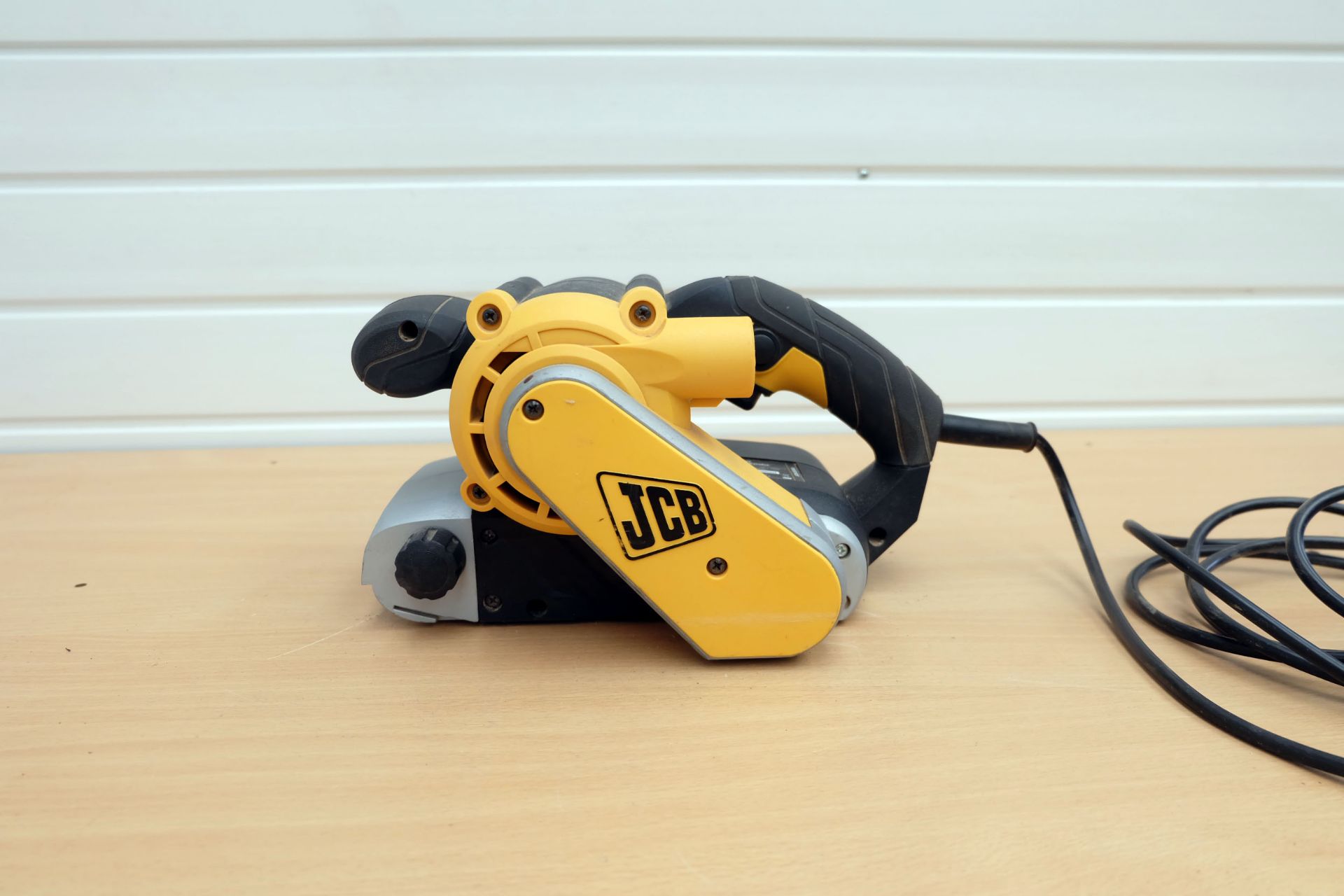 JCB BS900 Belt Sander. 150-320rpm. Single Phase. Power 900W.
