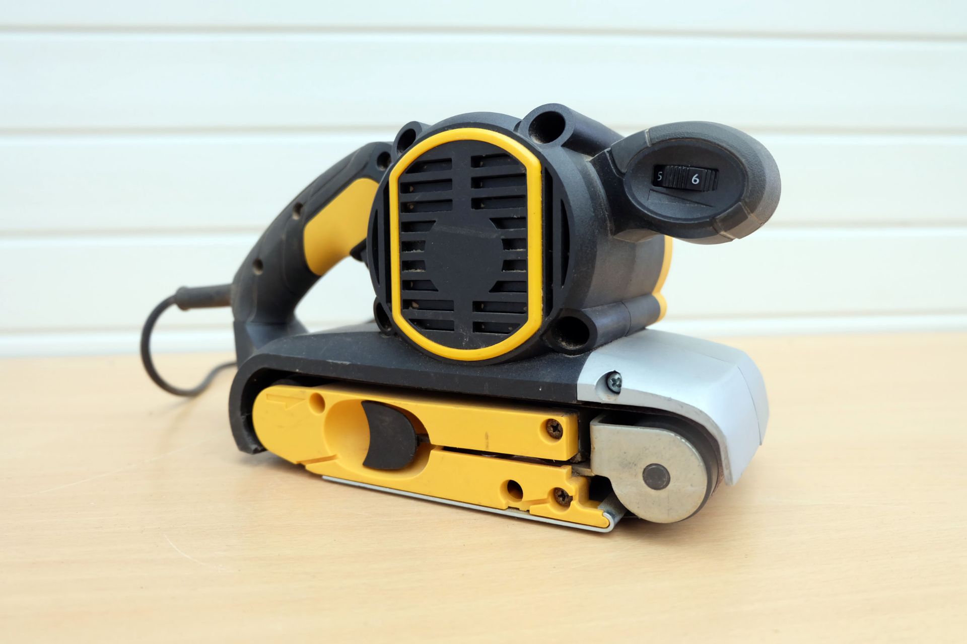 JCB BS900 Belt Sander. 150-320rpm. Single Phase. Power 900W. - Image 5 of 6