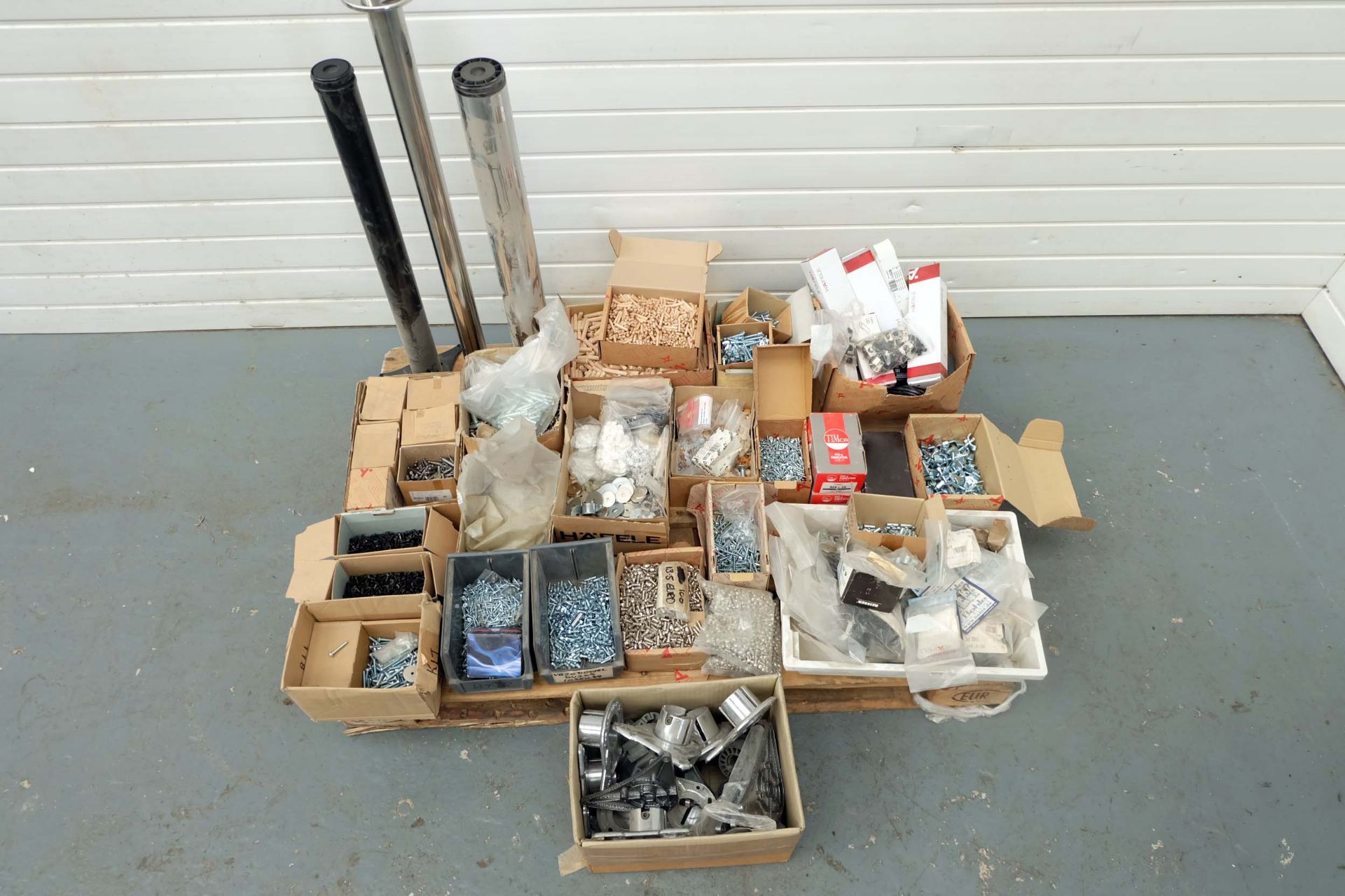 Quantity of Various Fixtures & Fittings. Including Screws, Dowels & Leg Brackets. - Image 2 of 7