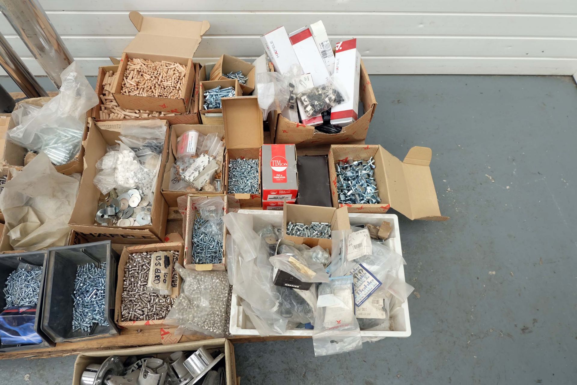 Quantity of Various Fixtures & Fittings. Including Screws, Dowels & Leg Brackets. - Image 5 of 7