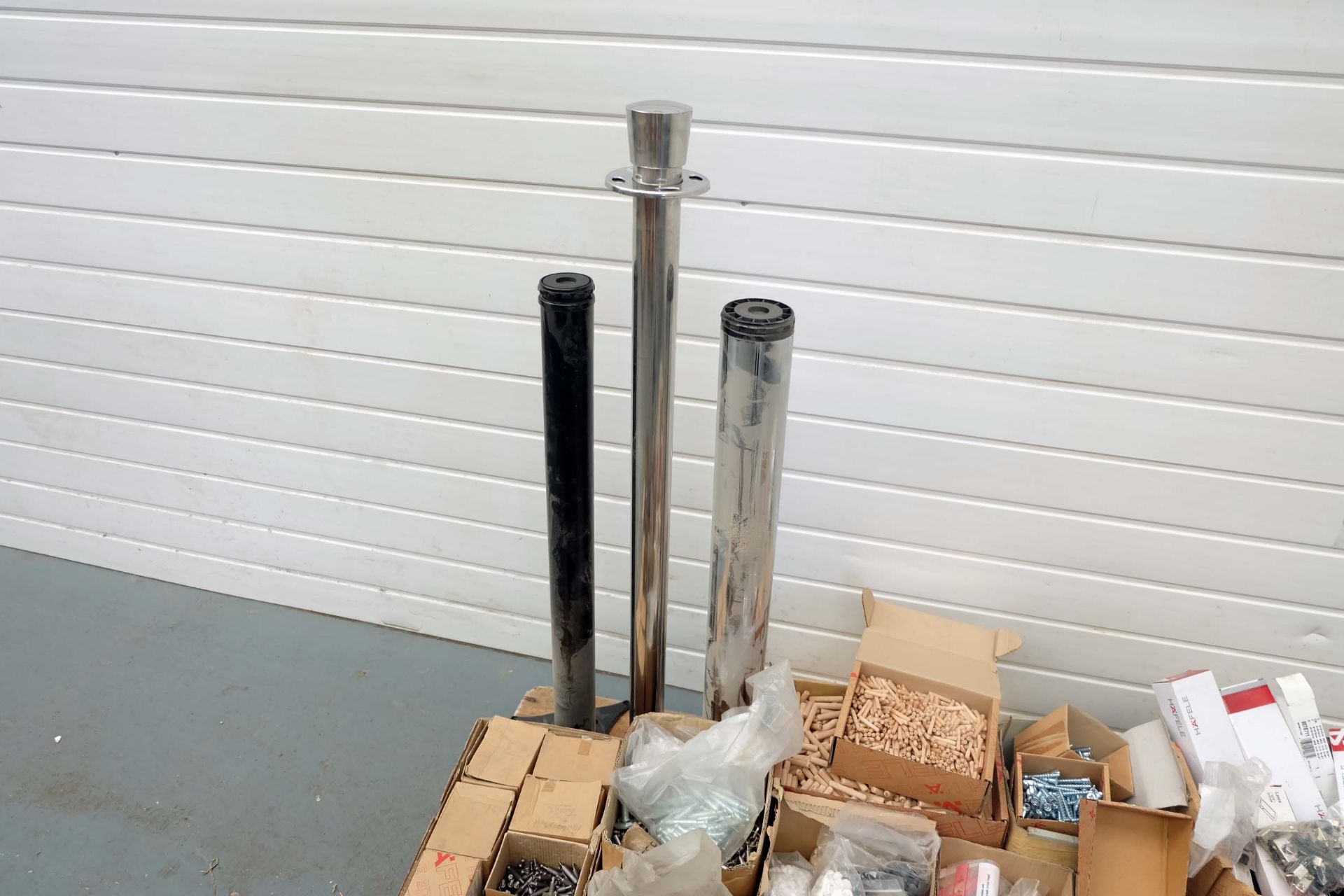 Quantity of Various Fixtures & Fittings. Including Screws, Dowels & Leg Brackets. - Image 7 of 7