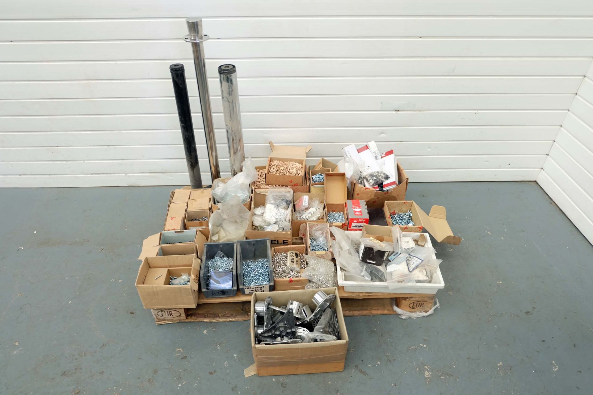 Quantity of Various Fixtures & Fittings. Including Screws, Dowels & Leg Brackets.