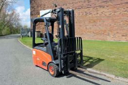 Linde Type E14-01 Electric Fork Lift Truck. Rated Capacity 1400kg. Unladen Mass 2515kg.