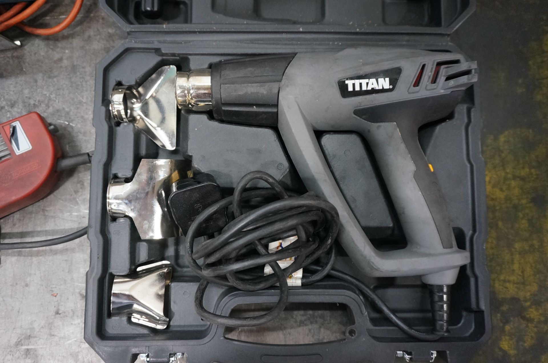 Three 240V Hand Tools. Comprimising of: Titan Heat Gun, Black & Decker Jigsaw & Record Power Engrave - Image 2 of 6