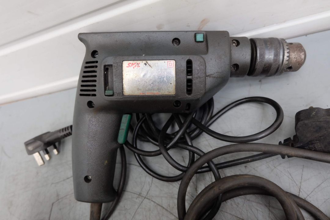 3 x 240 Volt Power Tools. Bosch & Metabo Hand Grinders and Skil Pistol Drill.  - Image 6 of 7