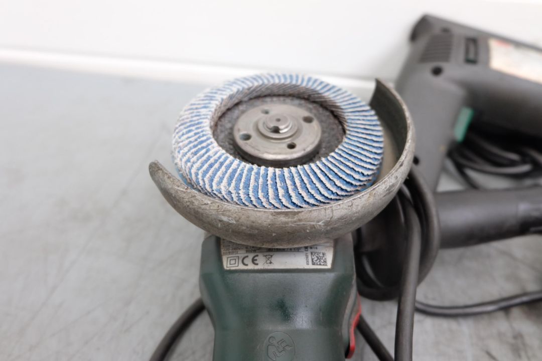 3 x 240 Volt Power Tools. Bosch & Metabo Hand Grinders and Skil Pistol Drill.  - Image 5 of 7