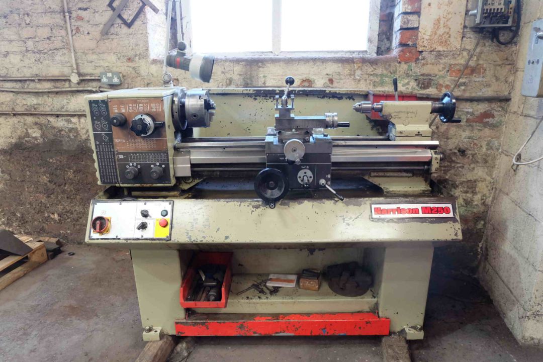 Harrison M250 Centre Lathe. Distance Between Centres 750mm. Swing Over Bed 280mm. Spindle Speeds 40  - Image 1 of 9