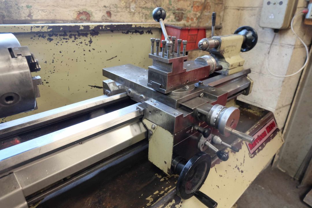 Harrison M250 Centre Lathe. Distance Between Centres 750mm. Swing Over Bed 280mm. Spindle Speeds 40  - Image 4 of 9