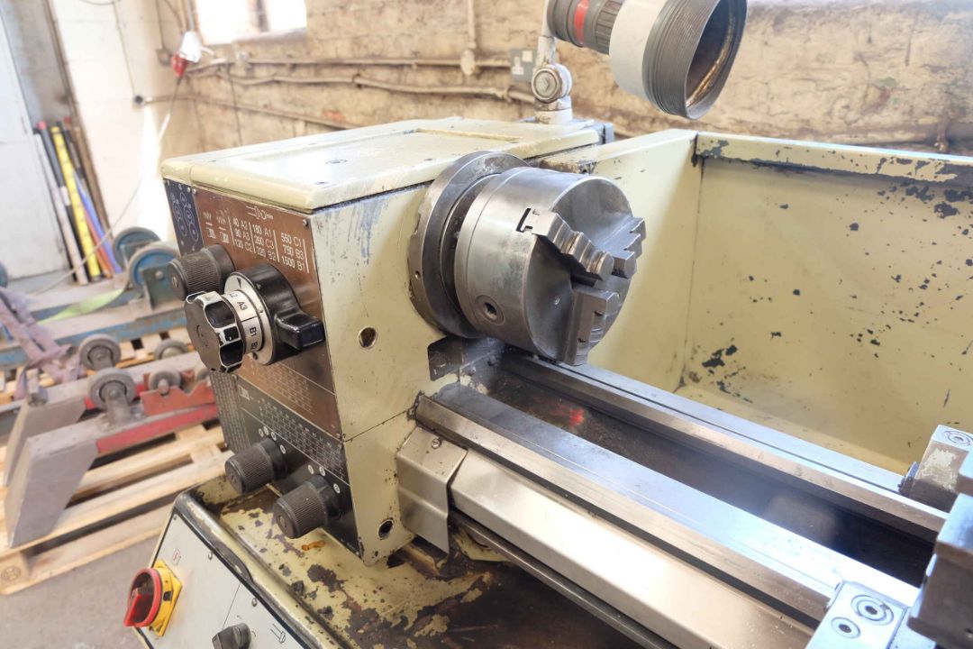Harrison M250 Centre Lathe. Distance Between Centres 750mm. Swing Over Bed 280mm. Spindle Speeds 40  - Image 3 of 9