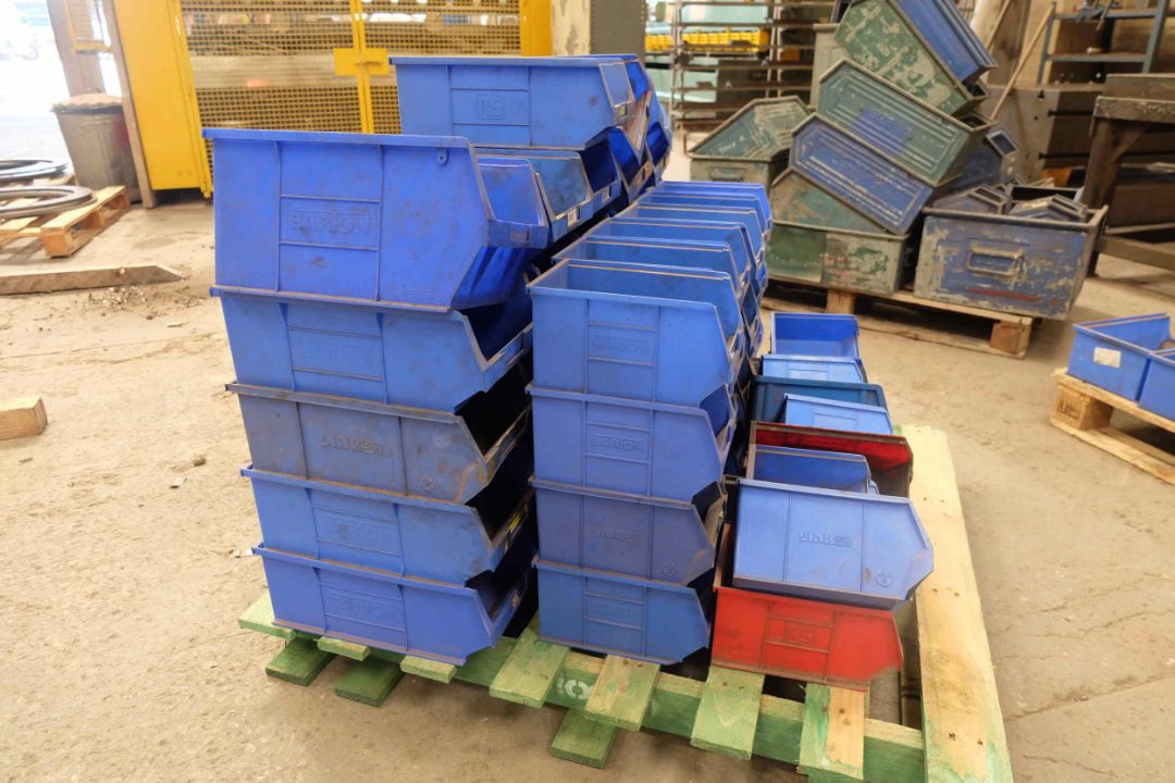 Quantity of Plastic Wall Hanging Bins. Barton Sizes 2, 3 & 4 and Linksi Sizes 3 & 4 etc. - Image 2 of 3