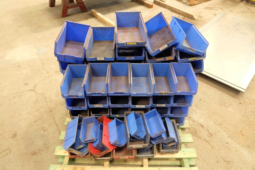 Quantity of Plastic Wall Hanging Bins. Barton Sizes 2, 3 & 4 and Linksi Sizes 3 & 4 etc. - Image 1 of 3