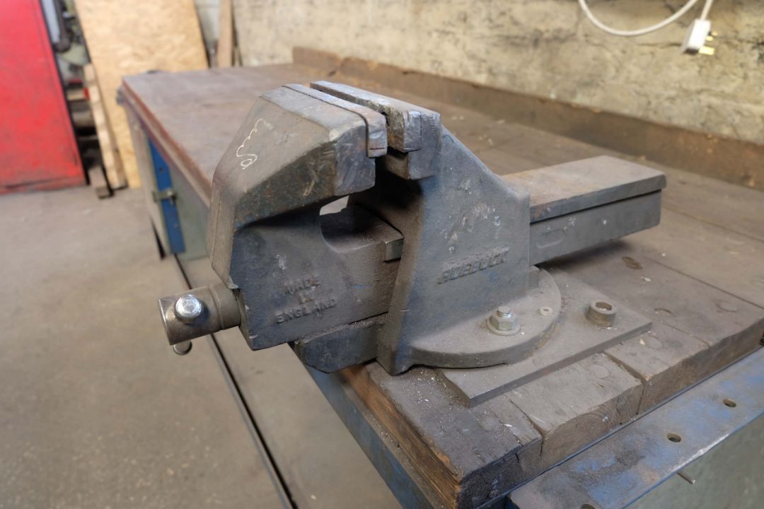 Steel Workbench With Timber Top & Roebuck No6 Bench Vice. Size 7'6" x 30". - Image 3 of 4