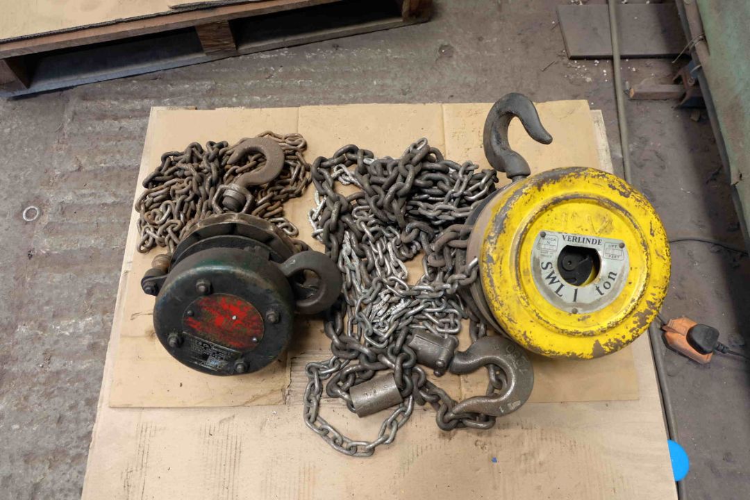 2 x Block & Tackle Chain Hoists. Verlinde 1 Ton x 12ft Lift and Felco 10CWT. - Image 1 of 4