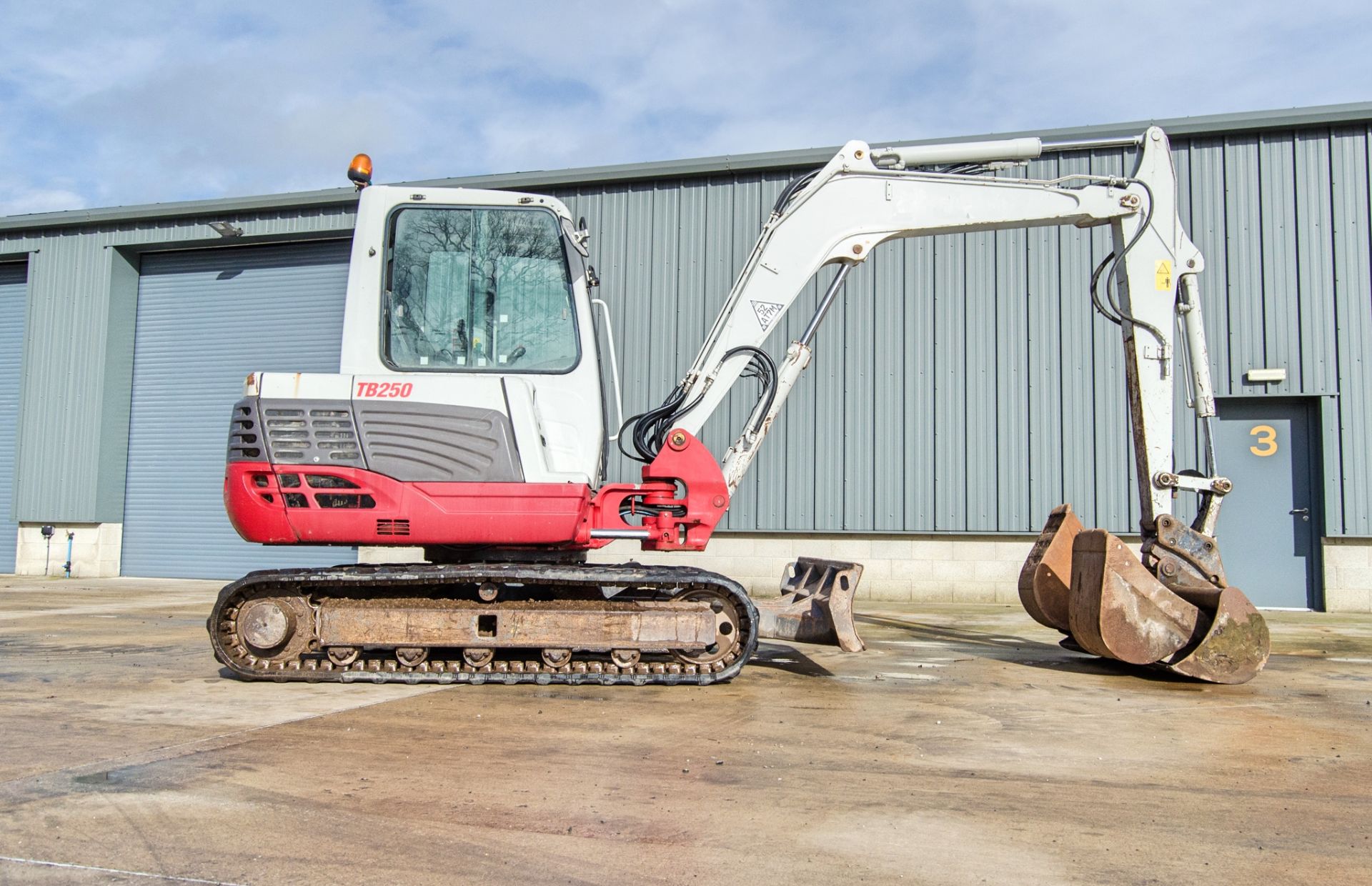 Takeuchi TB250 5 tonne rubber tracked excavator Year: 2018 S/N: 125005975 Recorded Hours: 5236 ( - Image 8 of 27