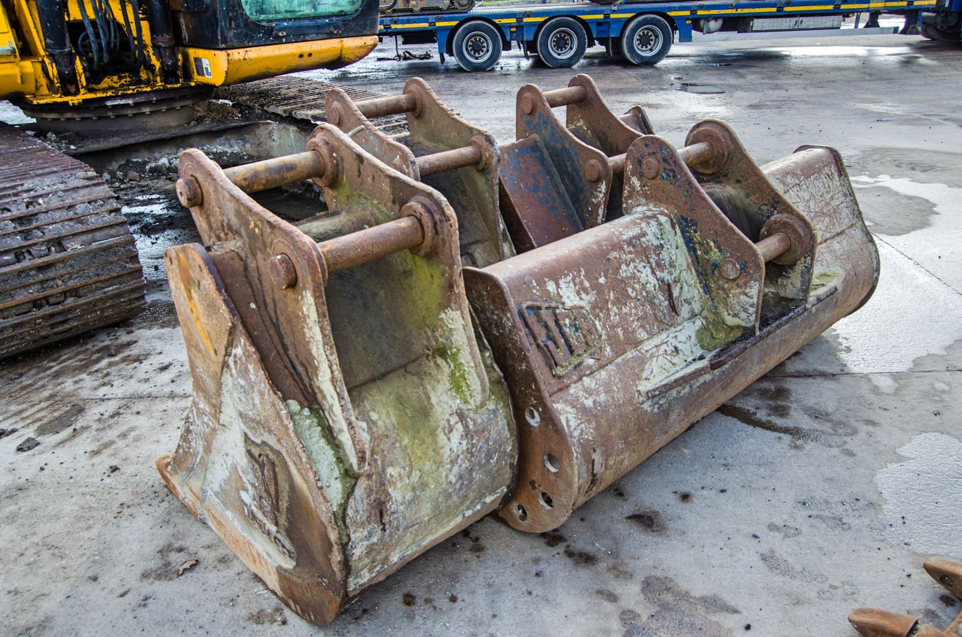 JCB JS130LC 13 tonne steel tracked excavator Year: 2011 S/N: 1535696 Recorded Hours: 10,728 piped, - Image 15 of 30