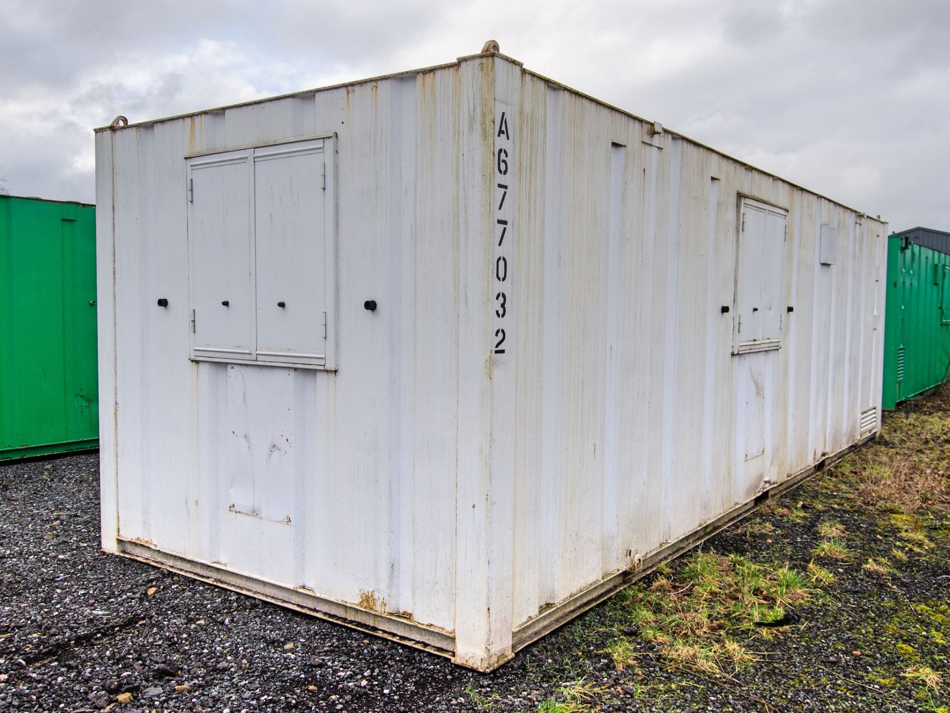 24ft x 9ft steel anti-vandal welfare site unit Comprising of: Canteen area, drying room, office, - Image 3 of 11