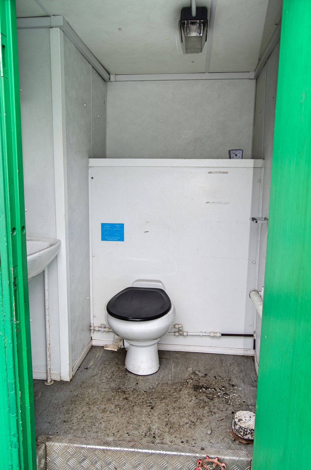 24ft x 9ft steel anti vandal welfare site unit Comprising of: Canteen area, drying room, office, - Image 8 of 11