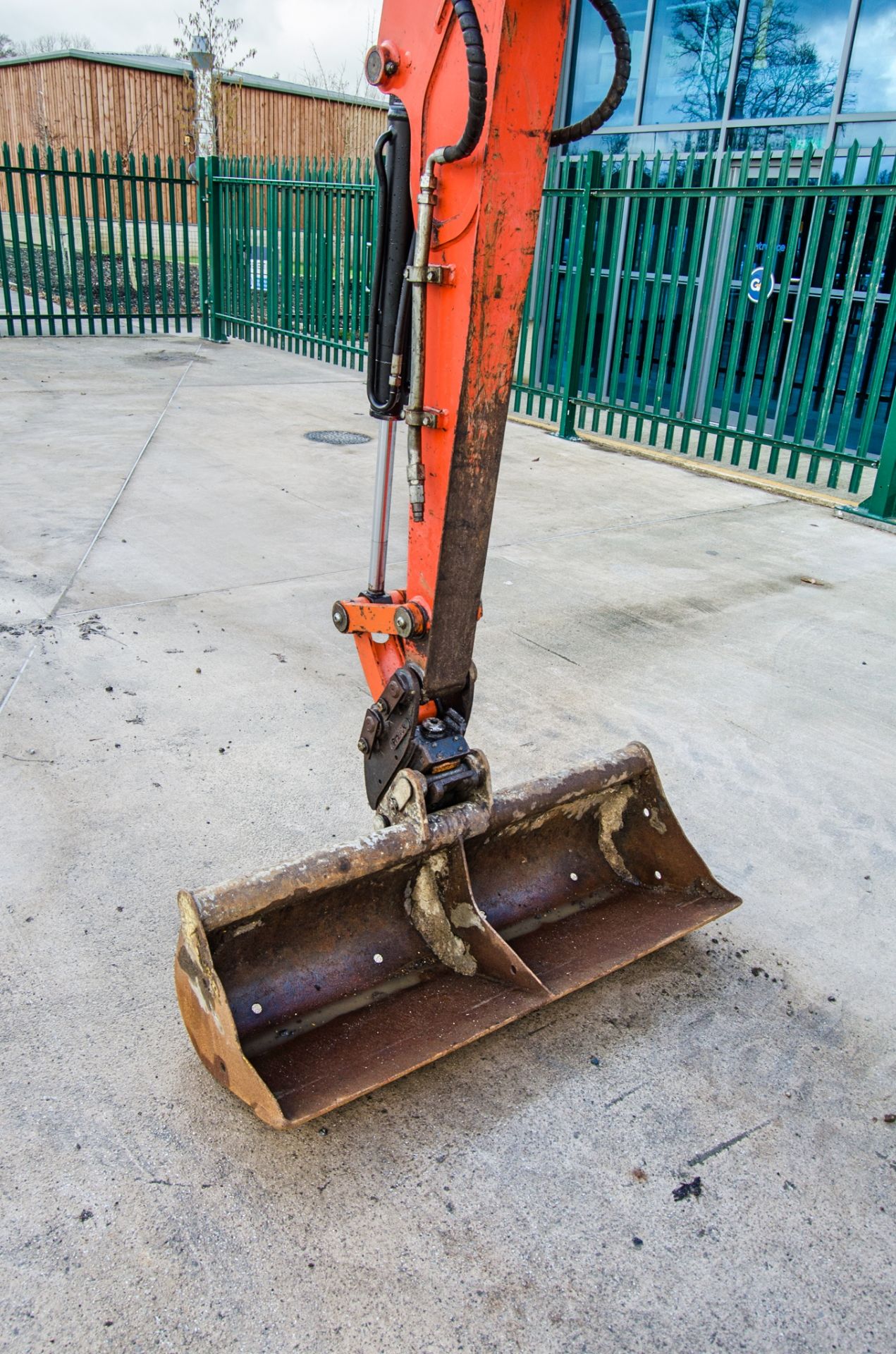 Kubota KX61-3 2.6 tonne rubber tracked excavator Year: 2015 S/N: 81783 Recorded Hours: 3857 blade. - Image 14 of 24