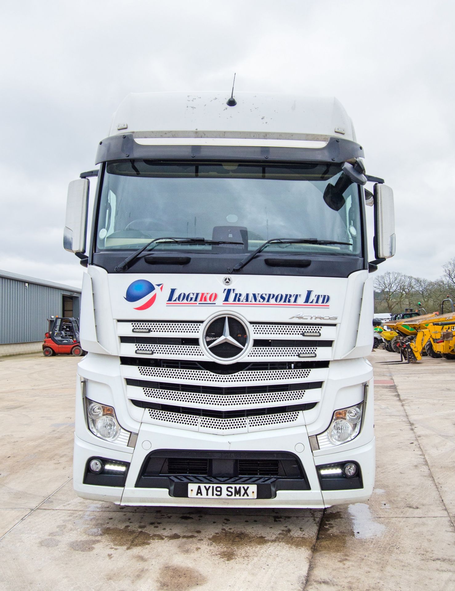 Mercedes Benz 2553 6x2 12,809cc diesel automatic tractor unit Registration Number: AY19 SMX Date - Image 5 of 31