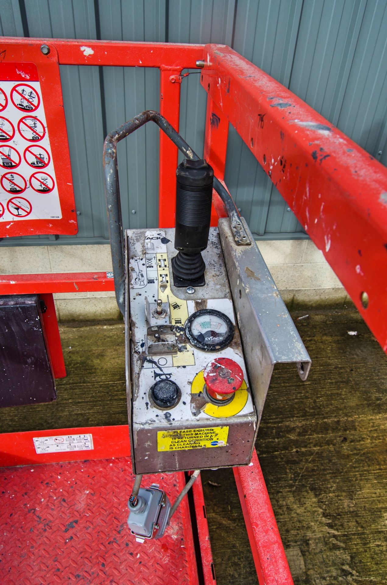 Skyjack SJIII 3219 battery electric scissor lift access platform Year: 2014 S/N: 22067740 HYP327 - Image 6 of 7