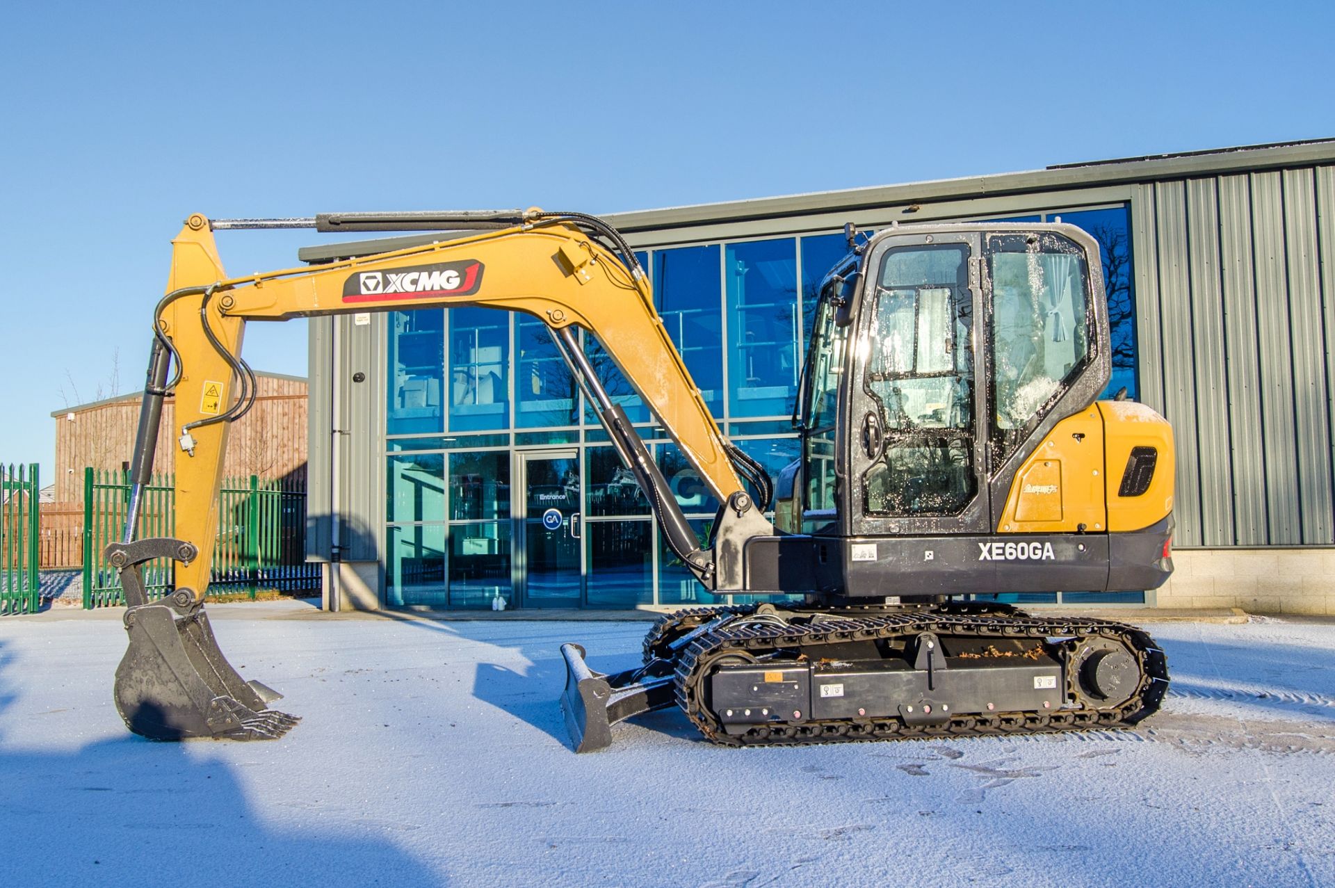 XCMG XE60GA 6 tonne steel tracked excavator Year: 2025 S/N: ESKA21827 Recorded Hours: 15 blade, - Image 7 of 28