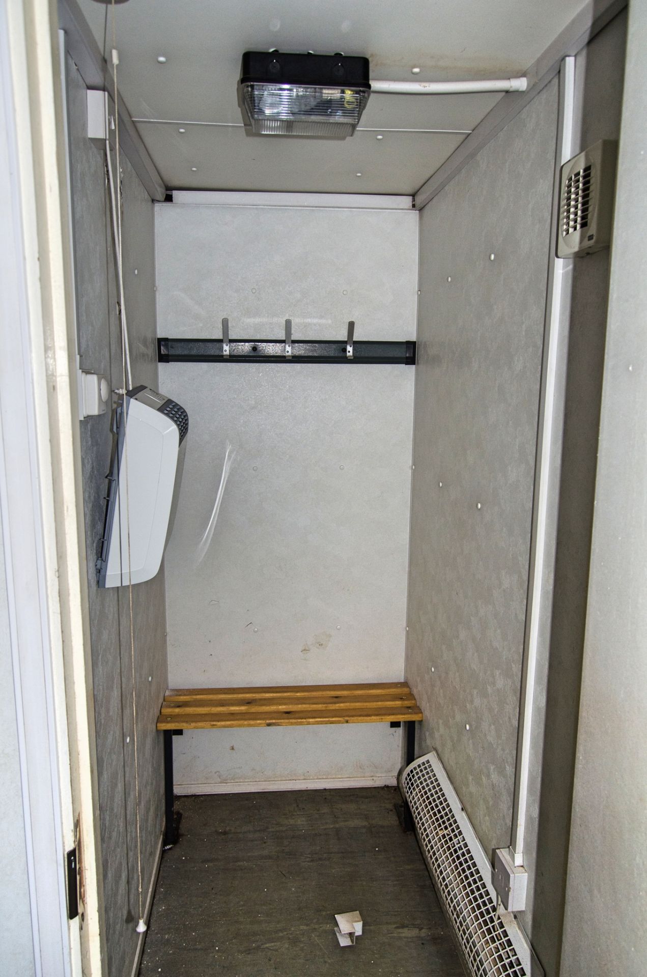 24ft x 9ft steel anti-vandal welfare site unit Comprising of: Canteen area, drying room, office, - Image 7 of 11