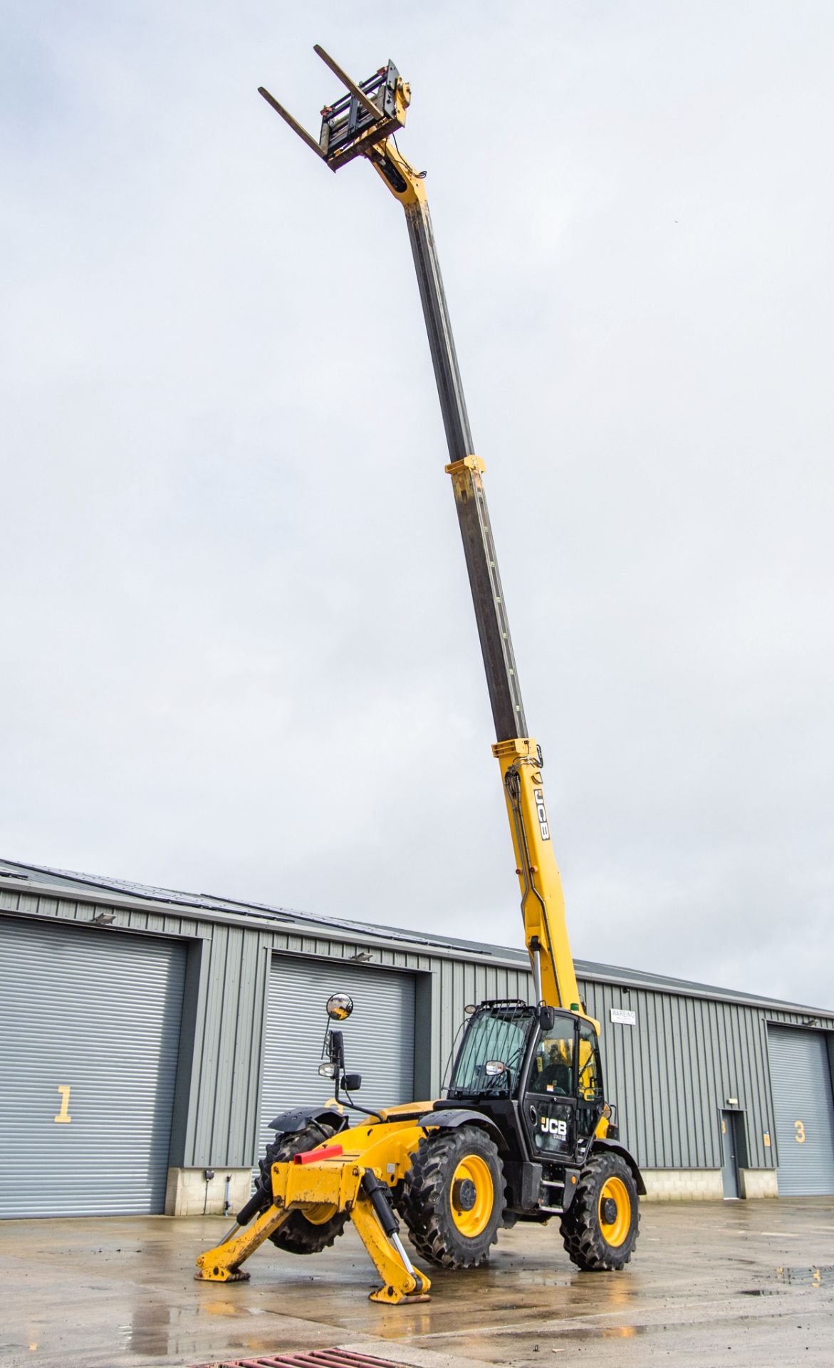 JCB 540-140 Hi-Viz Stage V 14 metre telescopic handler Year: 2021 S/N: 3084895 Recorded Hours: - Image 9 of 26