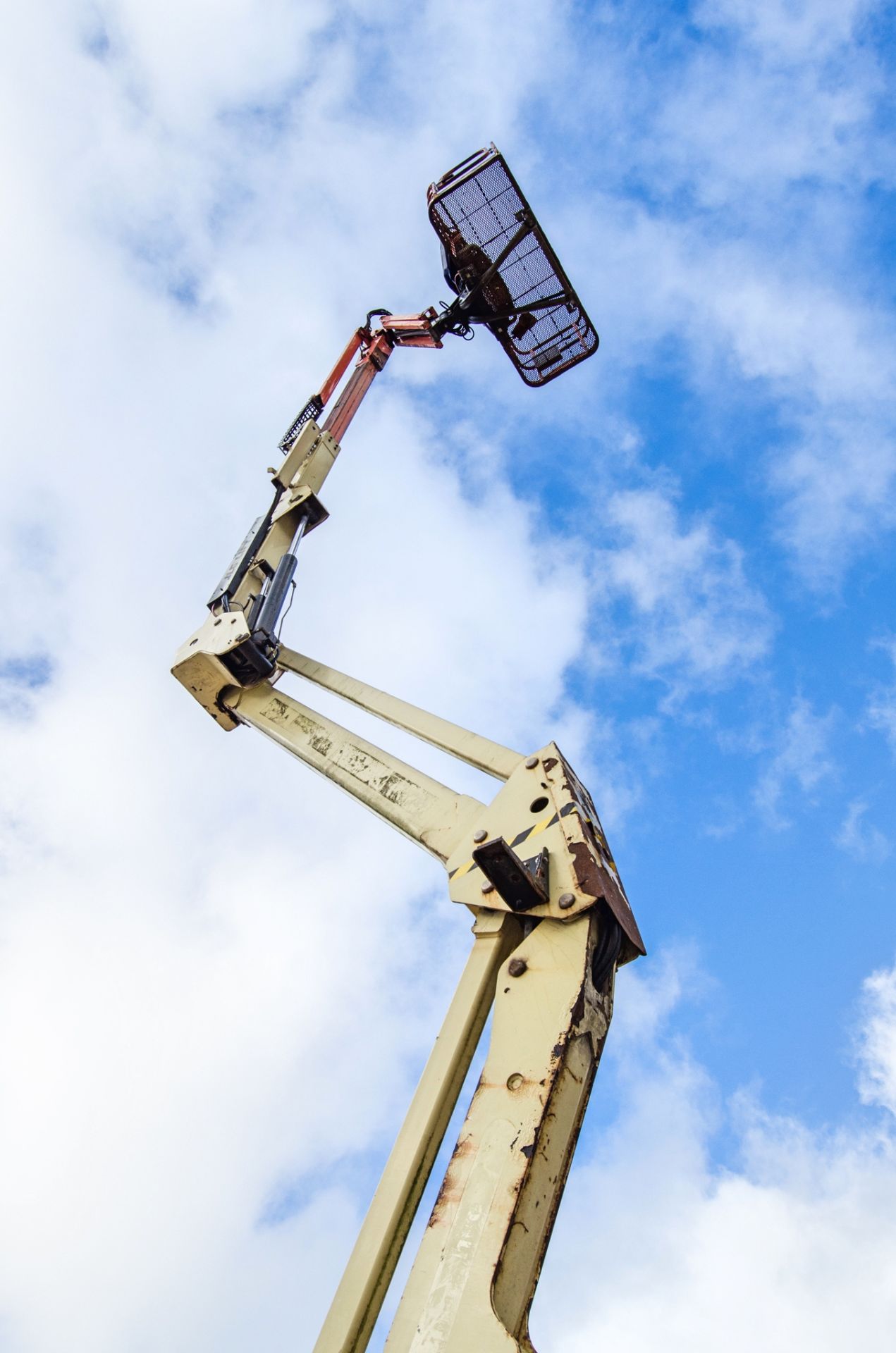 JLG 450AJ Series II diesel driven articulated boom access platform Year: 2012 S/N: E300000325 - Image 10 of 19