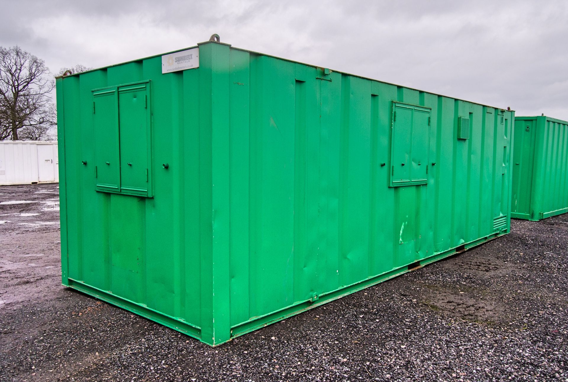 24ft x 9ft steel anti-vandal welfare site unit Comprising of: Canteen area, drying room, office, - Image 4 of 11