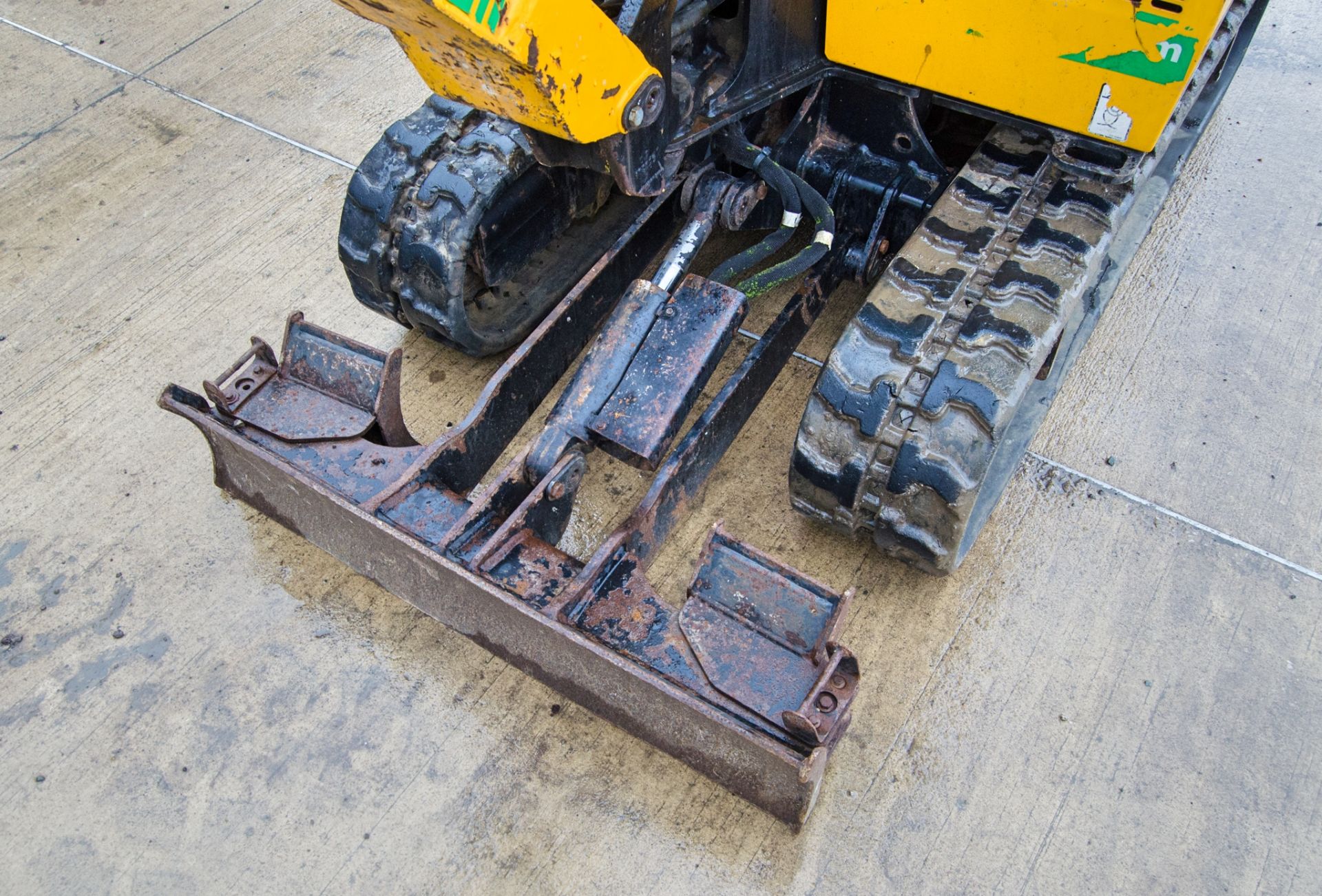 JCB 16C-1 1.6 tonne rubber tracked mini excavator Year: 2018 S/N: 2492810 Recorded Hours: 174 blade, - Image 13 of 26