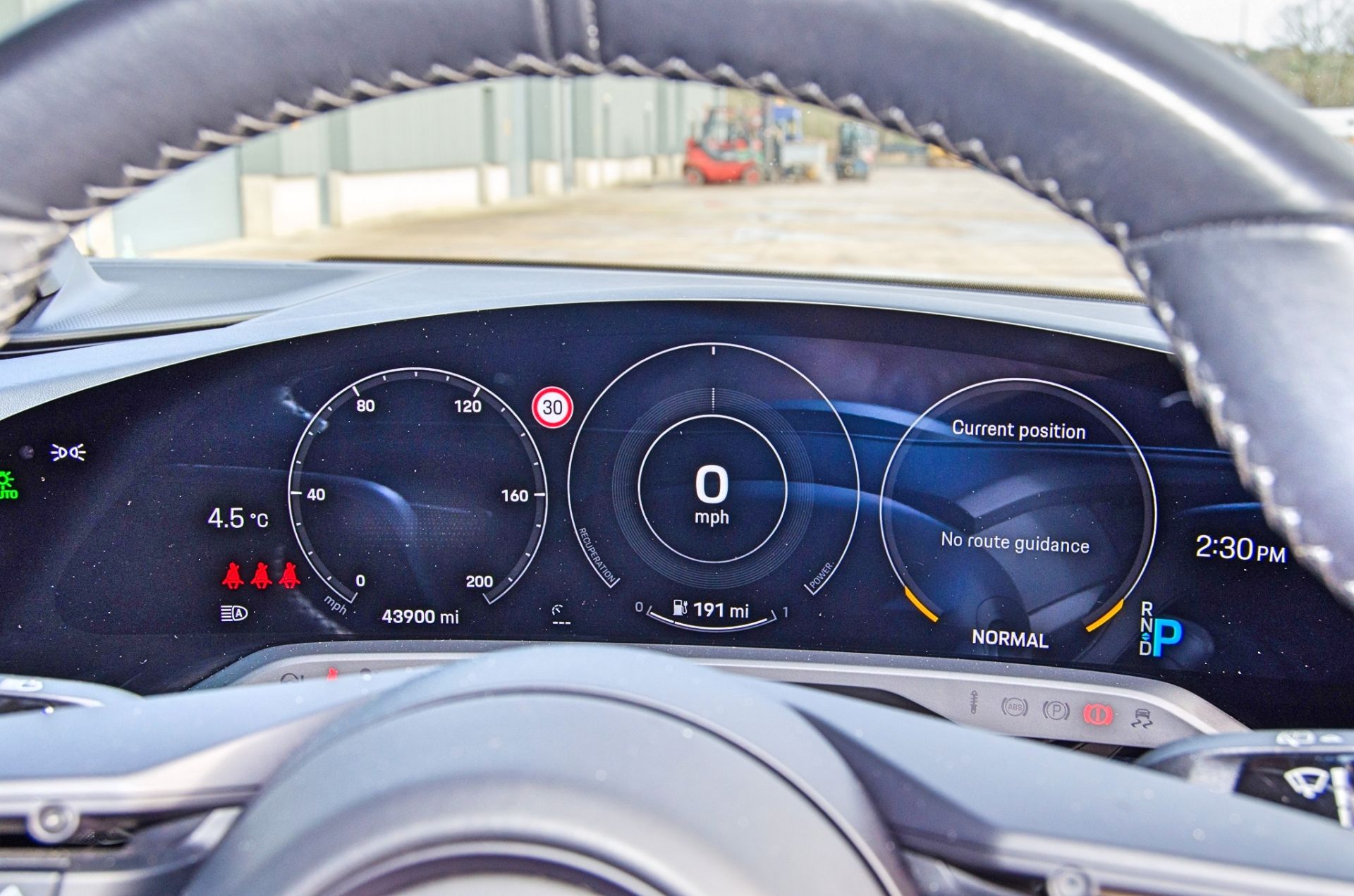 2023 Porsche Taycan Turbo Cross Turismo 500KW 93KWH electric automatic 5 seat hatchback - Image 35 of 40