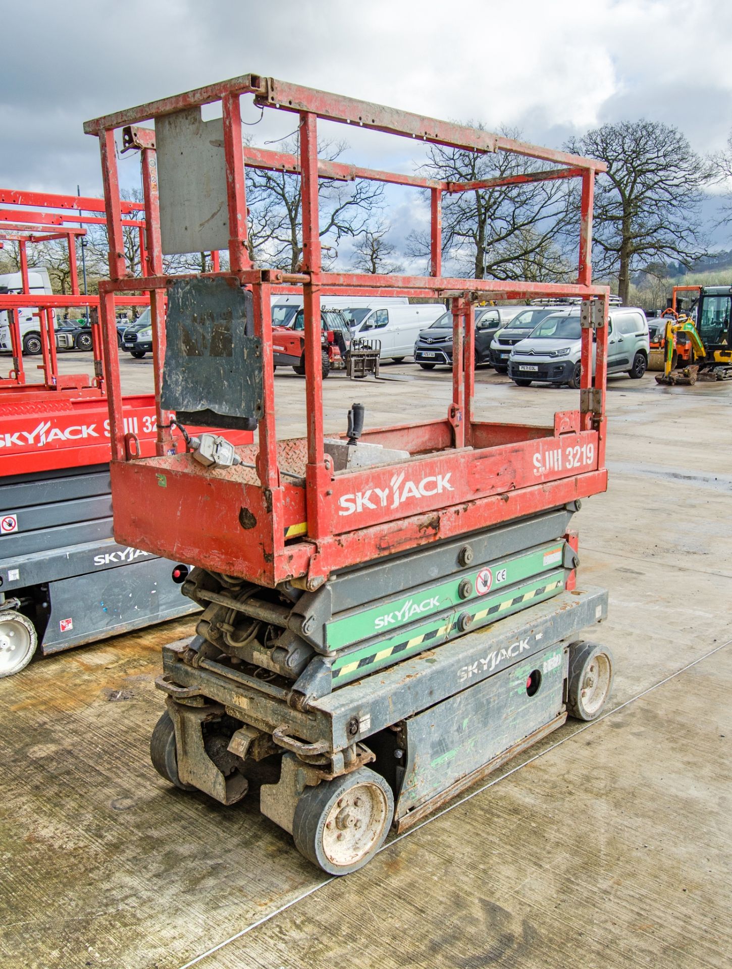 Skyjack SJIII 3219 battery electric scissor lift access platform Year: 2016 S/N: 22095759